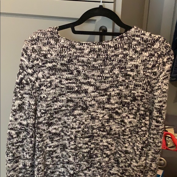 Black and white sweater - Picture 2 of 2